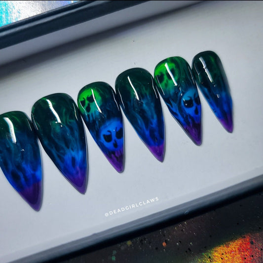 Spooky Skulls Press On Nail Set