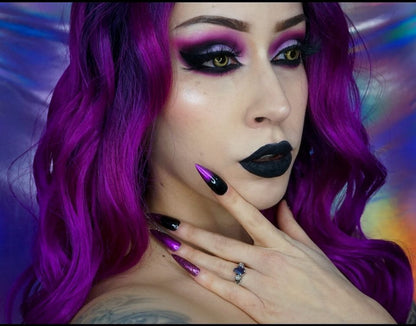 Queen Press on Nail Set