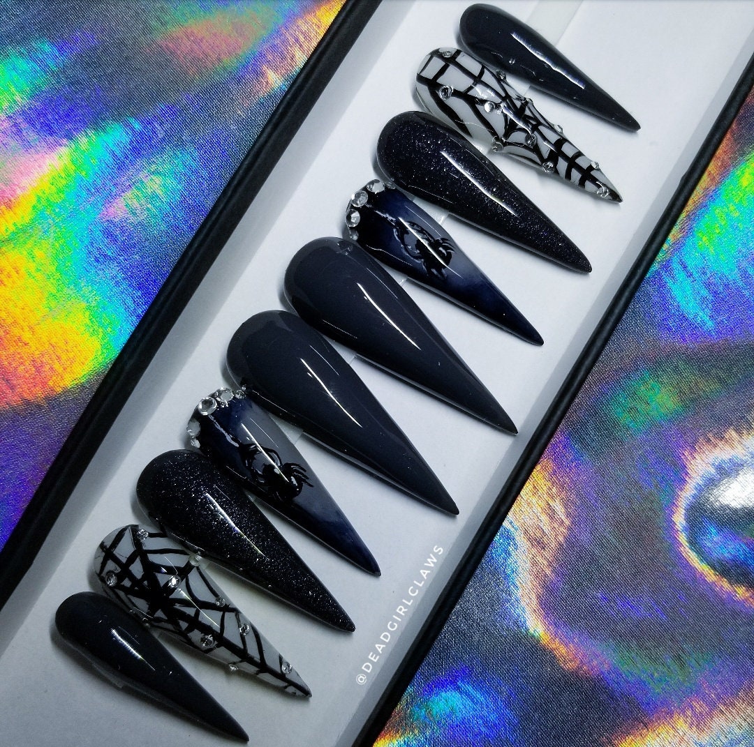 Spider Queen Press On Nail Set