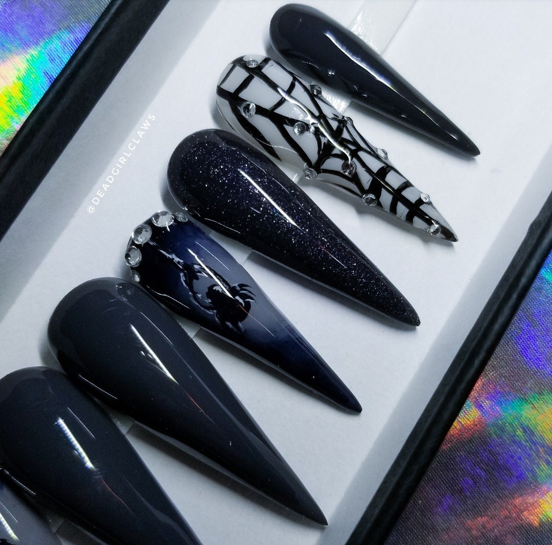 Spider Queen Press On Nail Set
