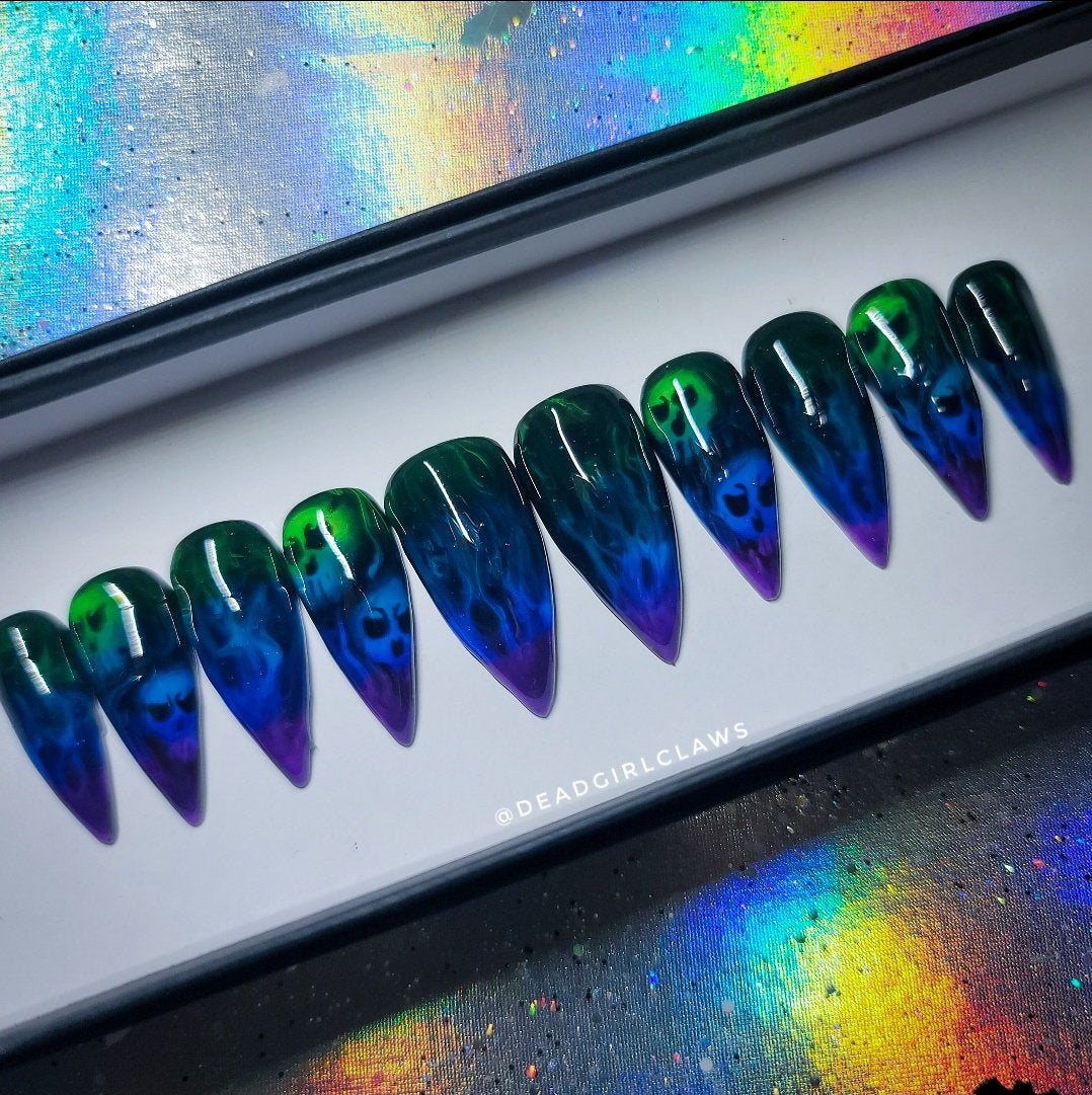 Spooky Skulls Press On Nail Set